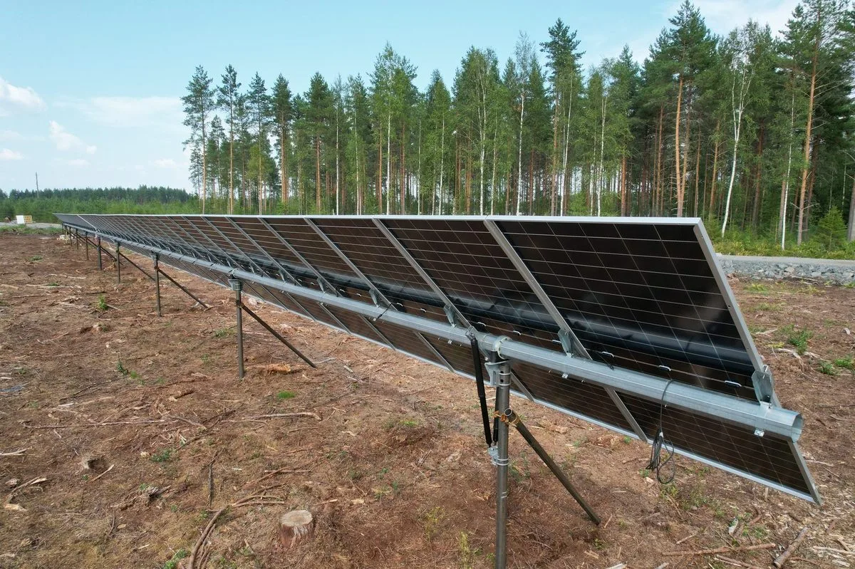 Helicasol Solarpark Schraubpfahl-Fundament Installation