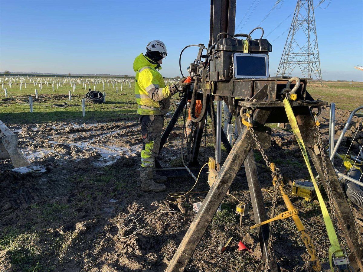 Schraubpfahl-Fundamente für Solarparks